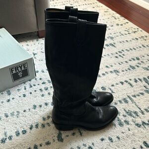 GUC Frye Carson zip tall 6.5